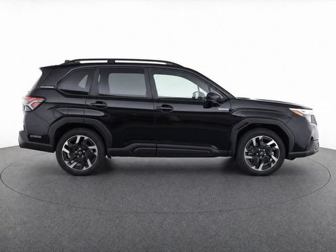 Used 2025 Subaru Forester Premium AWD/4WD image 2