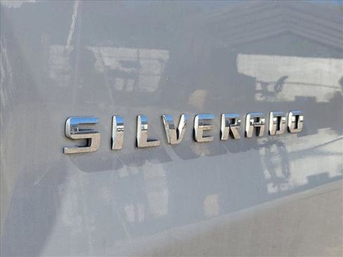 Used 2018 Chevrolet Silverado 1500 Custom w/ Custom Value Package image 3