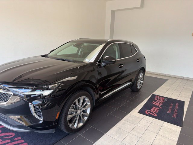 Used 2021 Buick Envision Avenir w/ Technology Package II FWD image 1