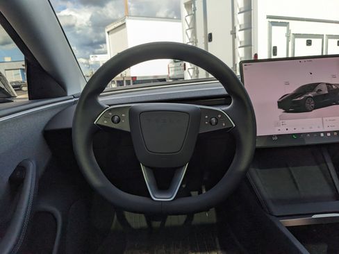 Used 2025 Tesla Model 3 Long Range image 18