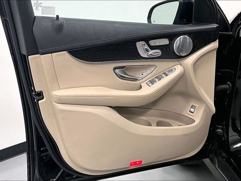 Used 2017 Mercedes-Benz GLC 300 4MATIC image 21