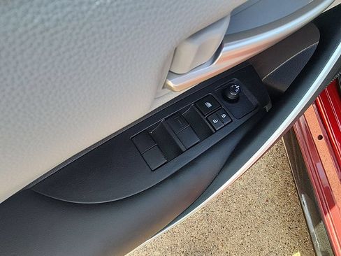 Used 2025 Toyota Corolla SE w/ SE Premium Package FWD image 17