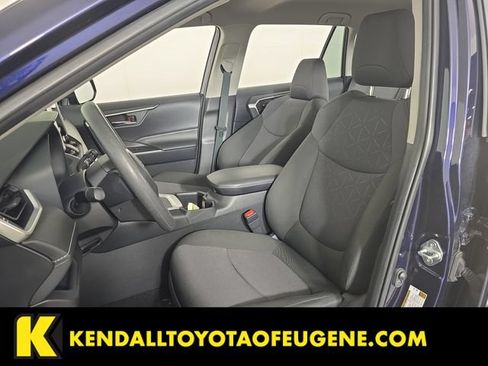 Used 2025 Toyota RAV4 XLE AWD/4WD image 22