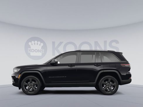Used 2023 Jeep Grand Cherokee Altitude image 2