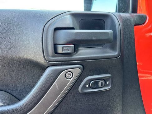 Used 2015 Jeep Wrangler Sport w/ Quick Order Package 23S AWD/4WD image 17