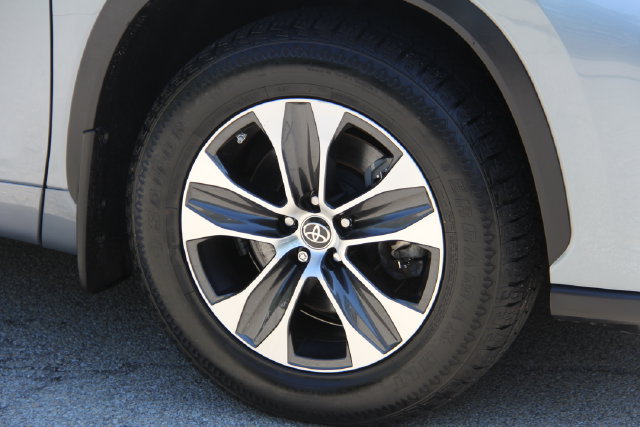 Used 2022 Toyota Highlander XLE AWD/4WD image 14