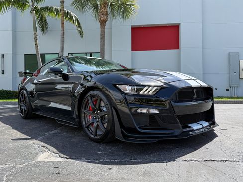 Used 2022 Ford Mustang Shelby GT500 w/ Carbon Fiber Track Pack RWD image 6
