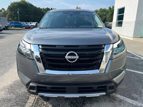 Used 2025 Nissan Pathfinder SL FWD image 5