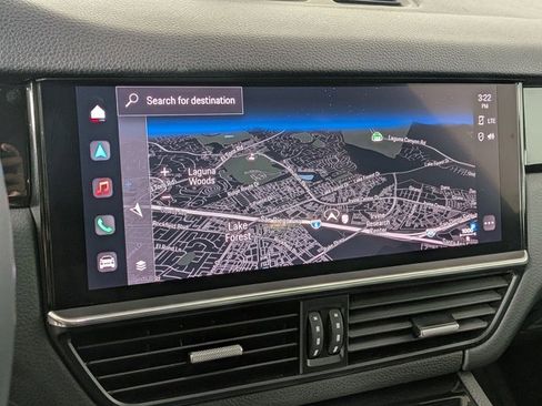 Certified 2023 Porsche Cayenne Platinum Edition image 18