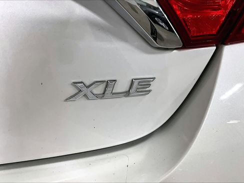 Used 2015 Toyota Camry XLE image 9