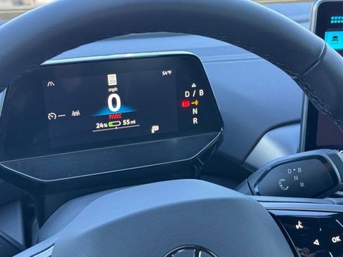 New 2025 Volkswagen ID.4 Pro AWD/4WD image 32