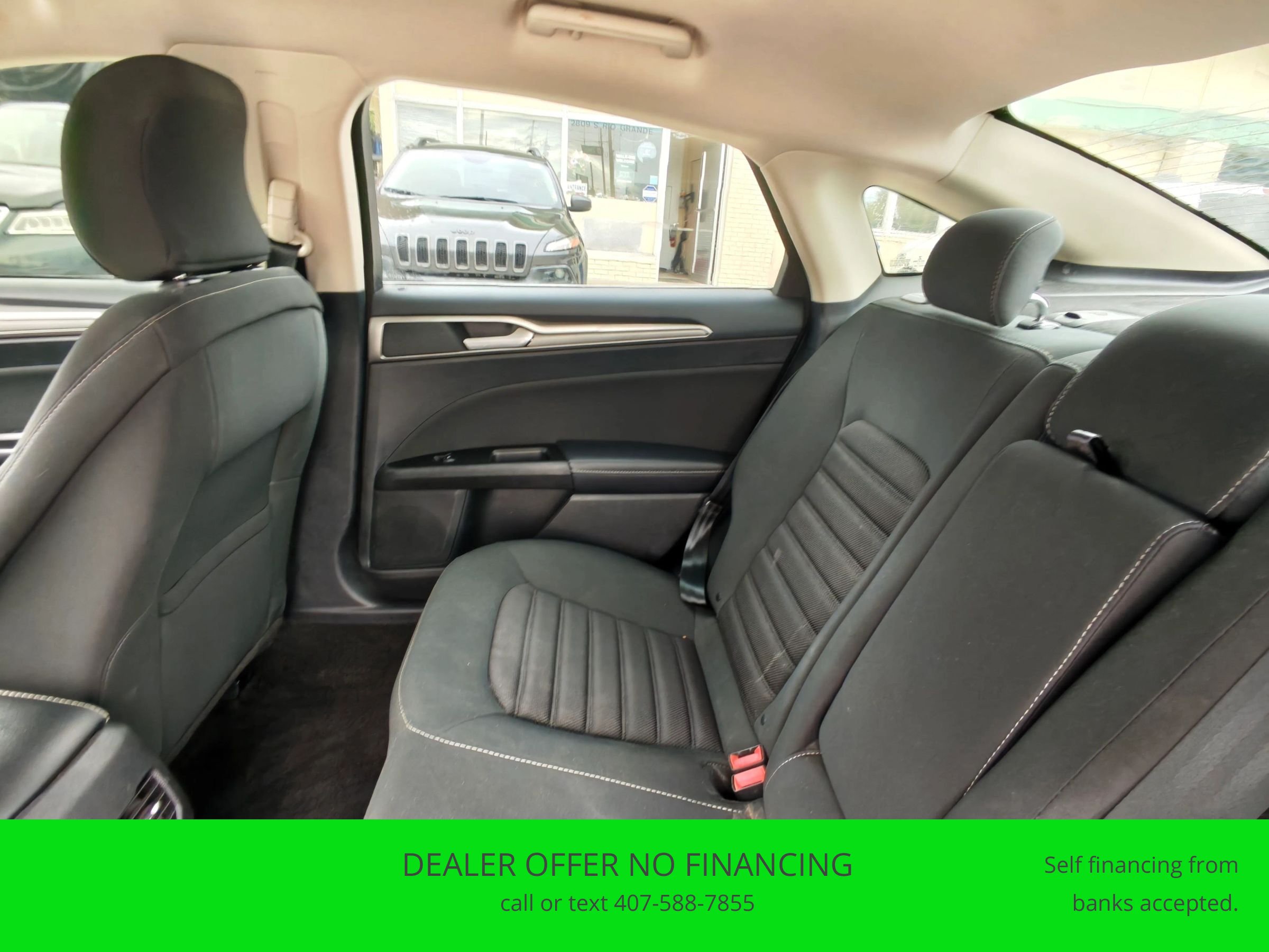 Used 2017 Ford Fusion SE FWD image 11