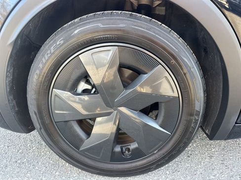 Used 2025 Toyota Prius LE image 27