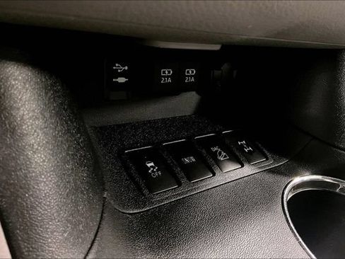 Used 2019 Toyota Highlander LE AWD/4WD image 32