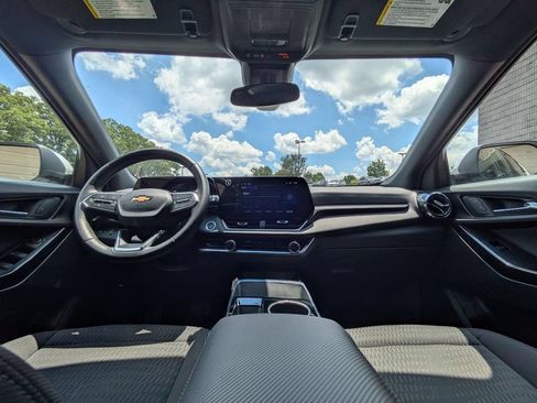 Used 2025 Chevrolet Equinox LT AWD/4WD image 25