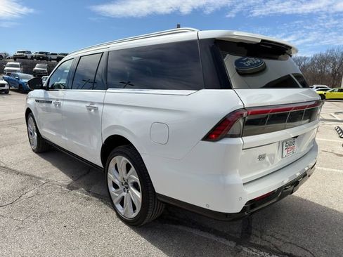 Used 2025 Lincoln Navigator L Black Label image 5