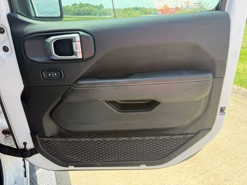 Used 2021 Jeep Wrangler Unlimited Sahara AWD/4WD image 20