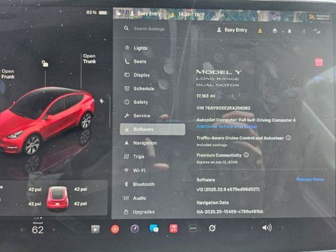 Used 2024 Tesla Model Y Long Range AWD/4WD image 2