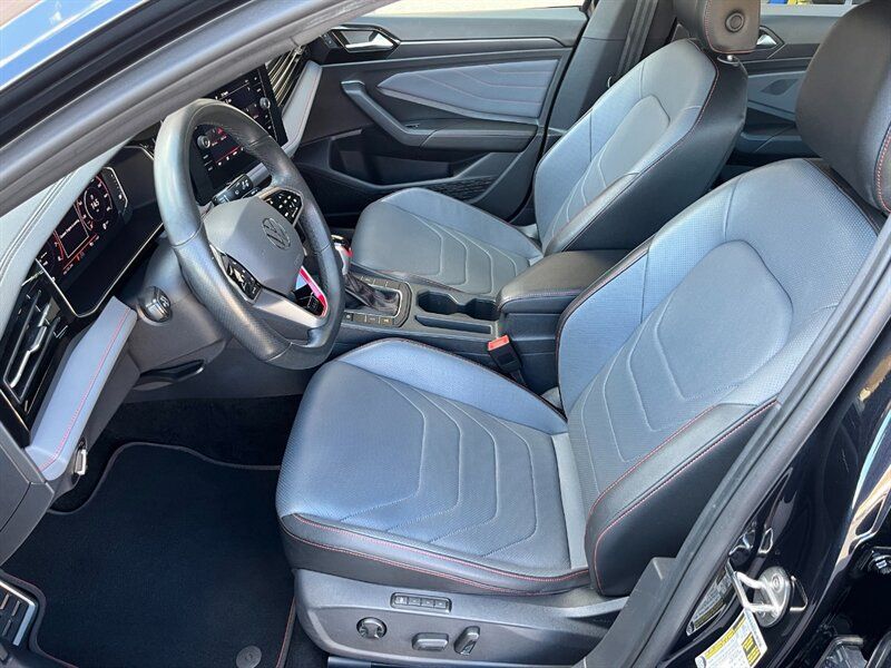 Used 2025 Volkswagen Jetta GLI Autobahn FWD image 8