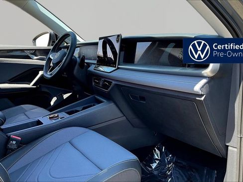 Used 2025 Volkswagen Tiguan SE FWD image 28