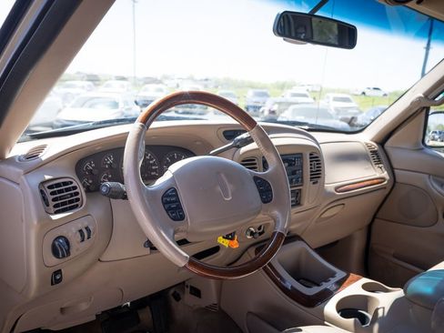 Used 1998 Lincoln Navigator 4WD image 2