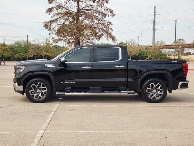 Used 2022 GMC Sierra 1500 SLT AWD/4WD image 4