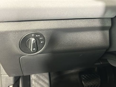 Used 2025 Volkswagen Jetta SE FWD image 20