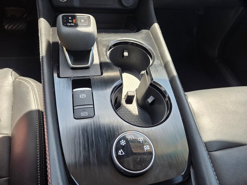 Used 2023 Nissan Rogue SL AWD/4WD image 18