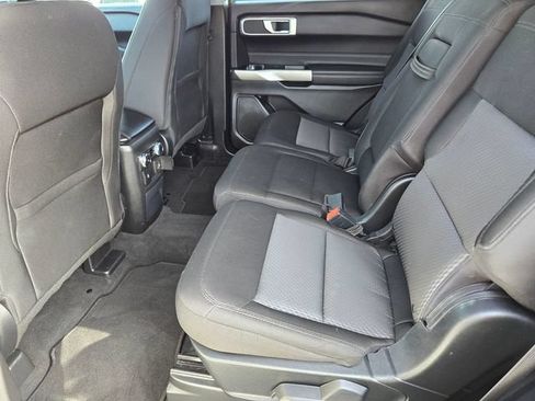 Used 2023 Ford Explorer XLT RWD image 9
