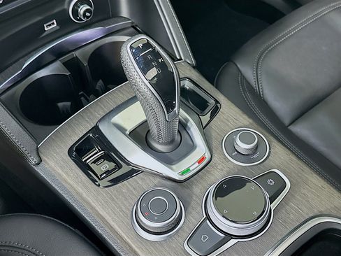 Used 2022 Alfa Romeo Stelvio Ti image 25