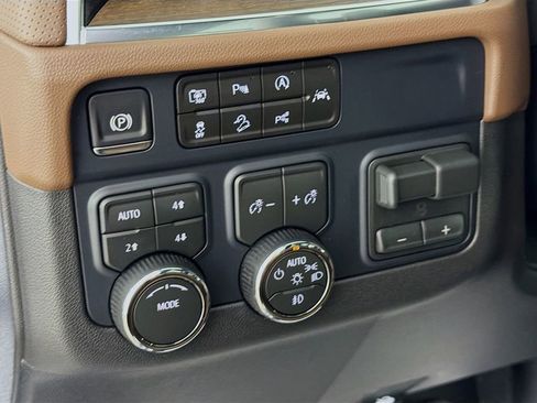 New 2026 Chevrolet Suburban High Country w/ Sun And Tow Package AWD/4WD image 10