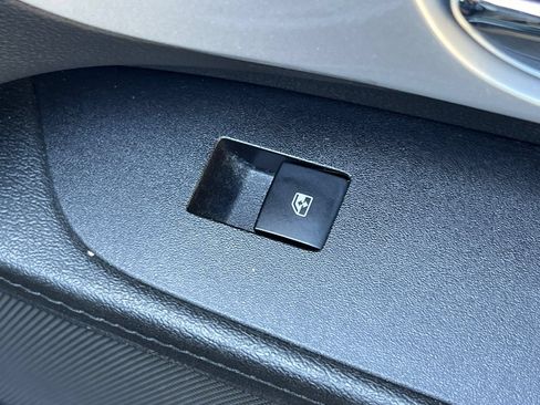 Used 2017 Chevrolet Equinox LT w/ Convenience Package FWD image 23