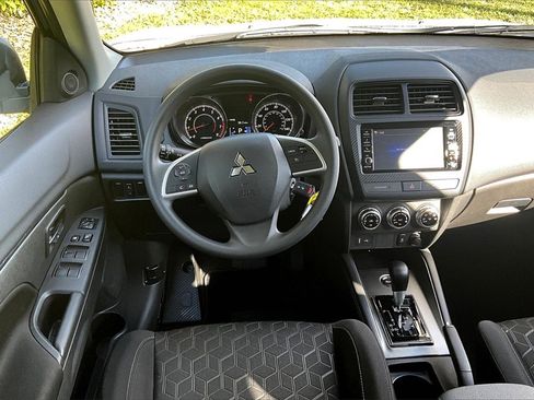 Used 2025 Mitsubishi Outlander Sport ES image 5
