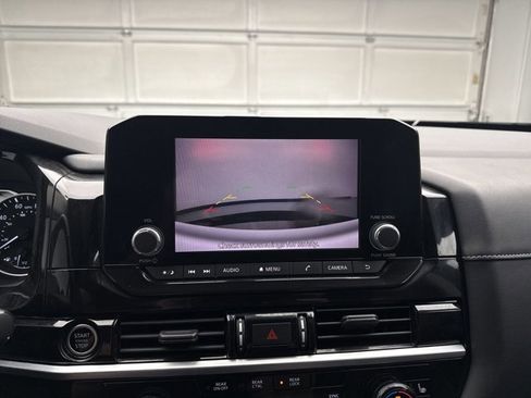 Used 2022 Nissan Pathfinder SV image 15