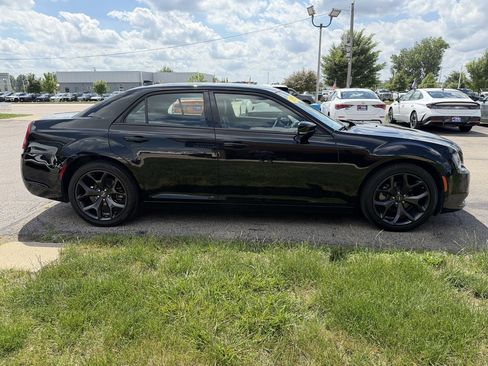 Used 2023 Chrysler 300 S w/ Comfort Group RWD image 6