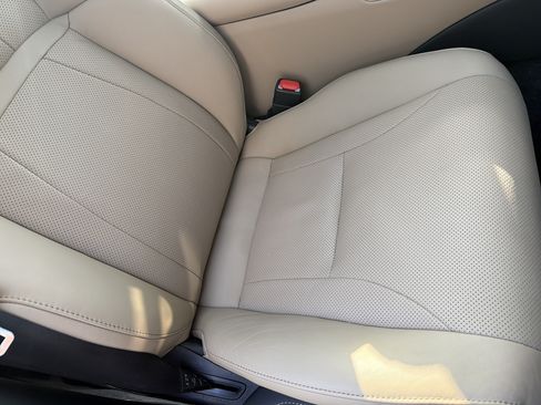 Used 2023 Lexus LS 500 w/ Accessory Package (Z2) RWD image 43