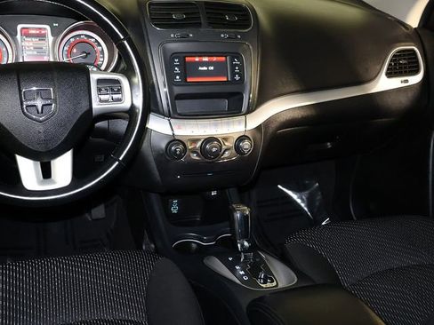 Used 2019 Dodge Journey SE w/ Connectivity Group FWD image 16