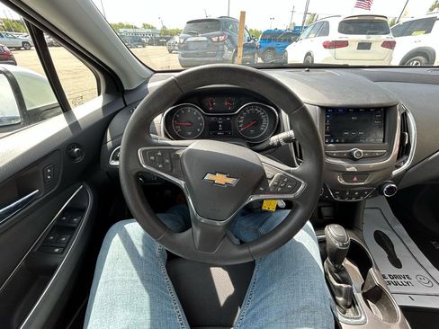 Used 2019 Chevrolet Cruze LT FWD image 29