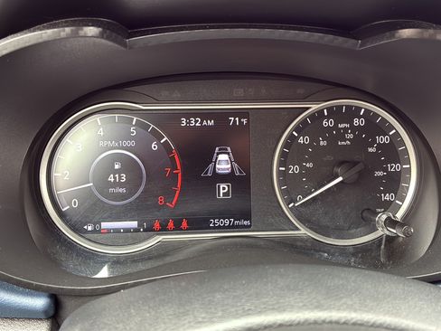 Used 2025 Nissan Versa SV FWD image 25
