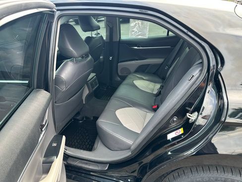 Used 2019 Toyota Camry XLE FWD image 14