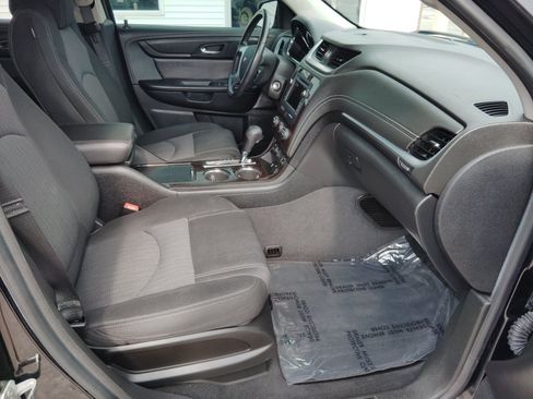 Used 2017 Chevrolet Traverse LT w/ Style and Technology Package FWD image 30