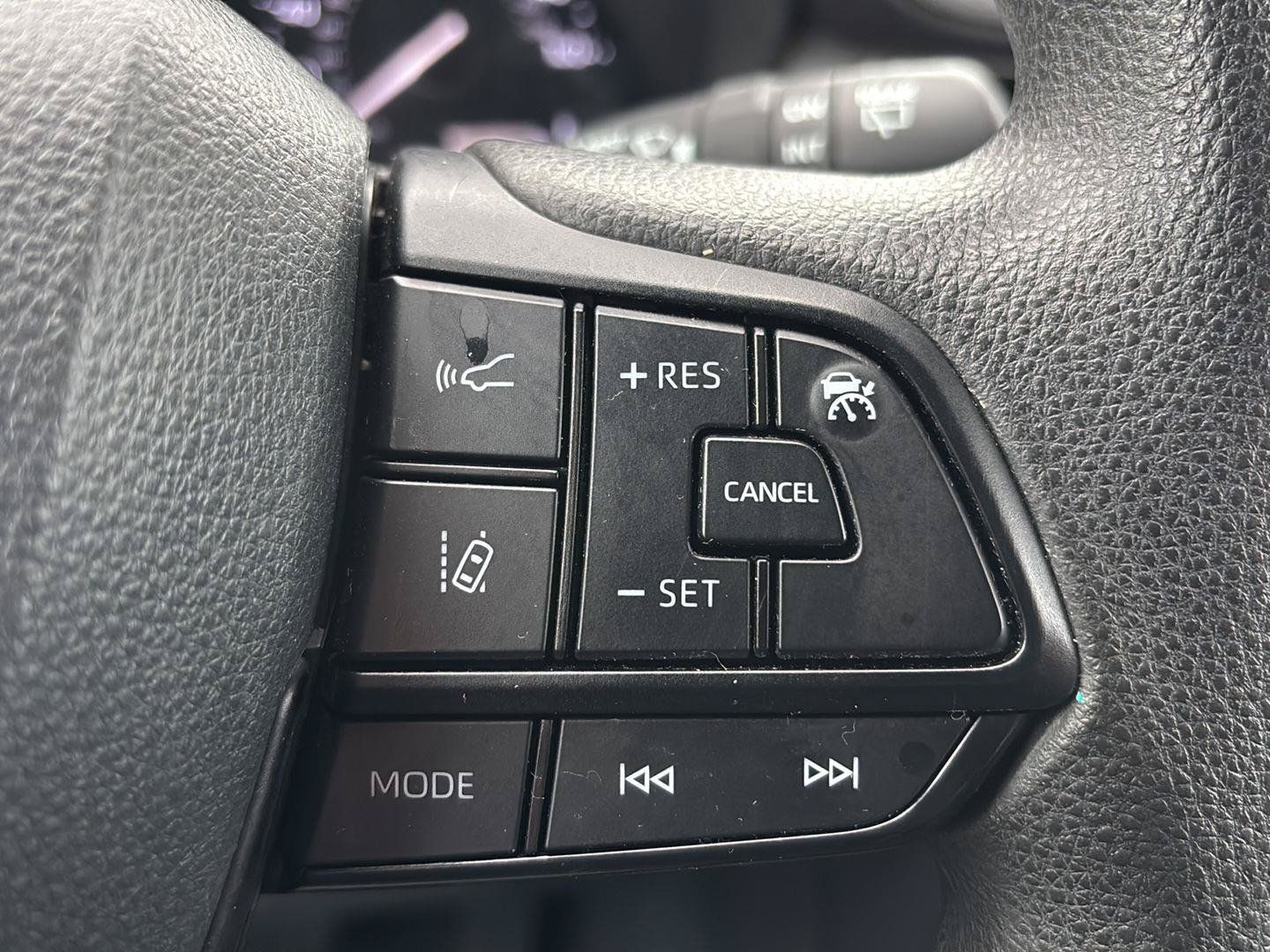 Used 2024 Toyota Sienna LE AWD/4WD image 28
