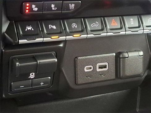 Used 2021 Chevrolet Silverado 1500 LTZ image 24