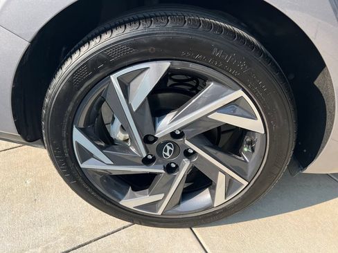 Certified 2025 Hyundai Elantra Sport FWD image 8