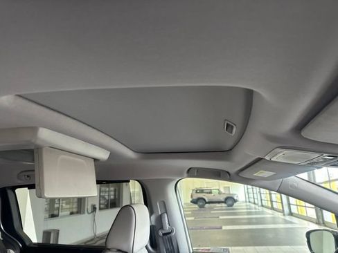 Used 2023 Honda Odyssey Elite image 10