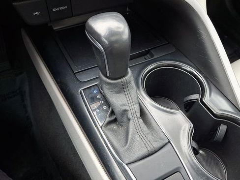 Used 2020 Toyota Camry SE w/ Moonroof Package AWD/4WD image 14