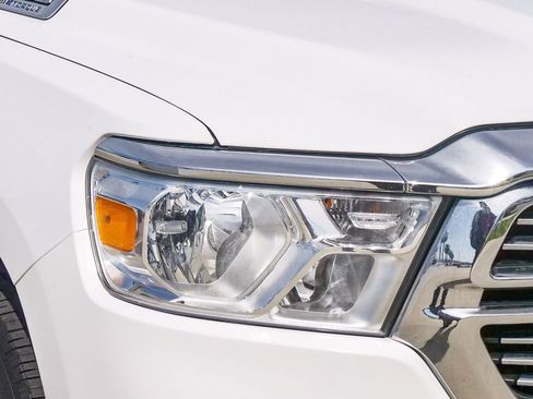 Used 2024 RAM 1500 Laramie image 4