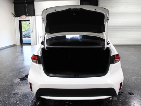 Used 2020 Toyota Corolla LE FWD image 27