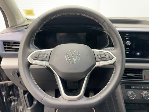 Used 2022 Volkswagen Taos SE w/ Panoramic Sunroof Package image 17