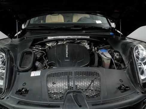 Used 2017 Porsche Macan image 34